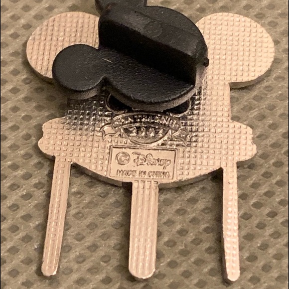 Disney Earful Tower Mickey Ears MGM Studios Pin - Picture 2 of 2